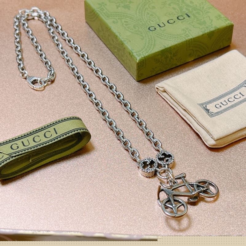 G*u*i necklaces
